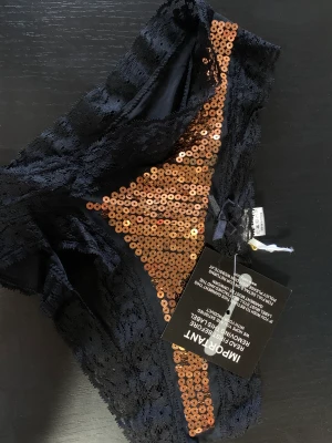 Festliga paljett trosor! - Helt oanvända och med lappar kvar! Köpt på Nelly märke ”Wonderland”. 