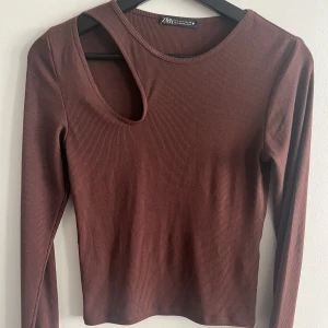 Tröja från zara - Knappt använd, köpt för cirka 200kr. I väldigt bra skick. 