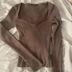 Stickad tröja - Super fin brun stickad som inte kommer till användning🤎