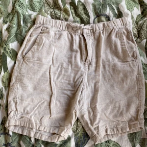 Shorts  - Super sköna linneshorts  Luftiga & bekväma. Använda men bra skick! 80kr + frakt😃