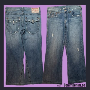 true religion jeans - True Religion jeans Joey  size on tag, 32/33  Ytterben, 93cm  Innerben, 70cm  midja (rakt över), 42cm  (modell 180cm