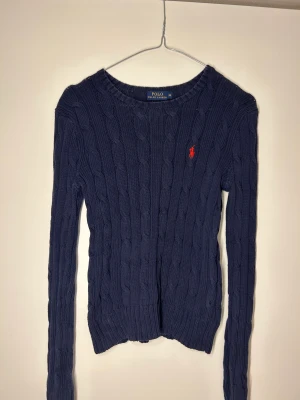 Ralph Lauren tröja - Fin Ralph Lauren stickad tröja. Fint skick. Köpt för 1200kr