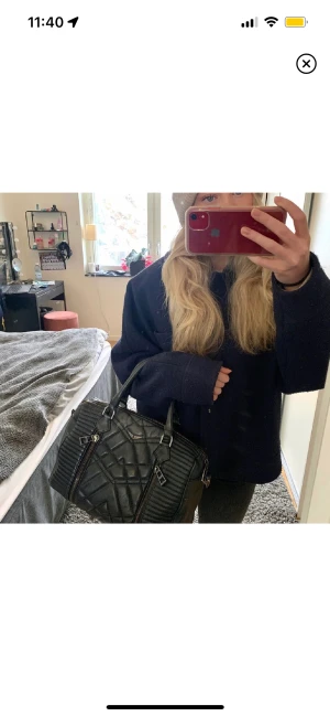 Zadig Voltaire väska - Intressekoll på min så snygga Zadig & Voltaire sunny bag i storleken medium👌🏽 Den är så najs då man får plats med så mycket i den! Den har några defekter, så ifall ni vill se bild på det så kan ni skriva privat💕 Nypris ligger runt 5500kr