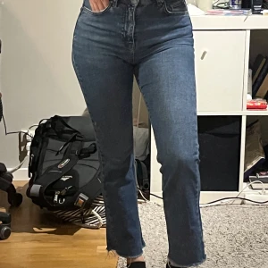 Raka jeans  - Säljer dessa jeansen eftersom att dom är försmå för mig💓Skriv gärna om ni har några frågor 🧚🏼‍♀️