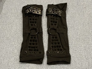 Handskar  - Coola handskar både fishnets och i tyg med nitar från bluefox. De med nitar: 50kr och fishnets: 15kr styck. Frakt tillkommer 