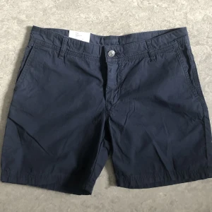 Peak performance shorts - Shorts från peak performance. Helt nya, aldrig kommit till någon användning pga för små.  Strl W25, små i storleken, passar XS-S