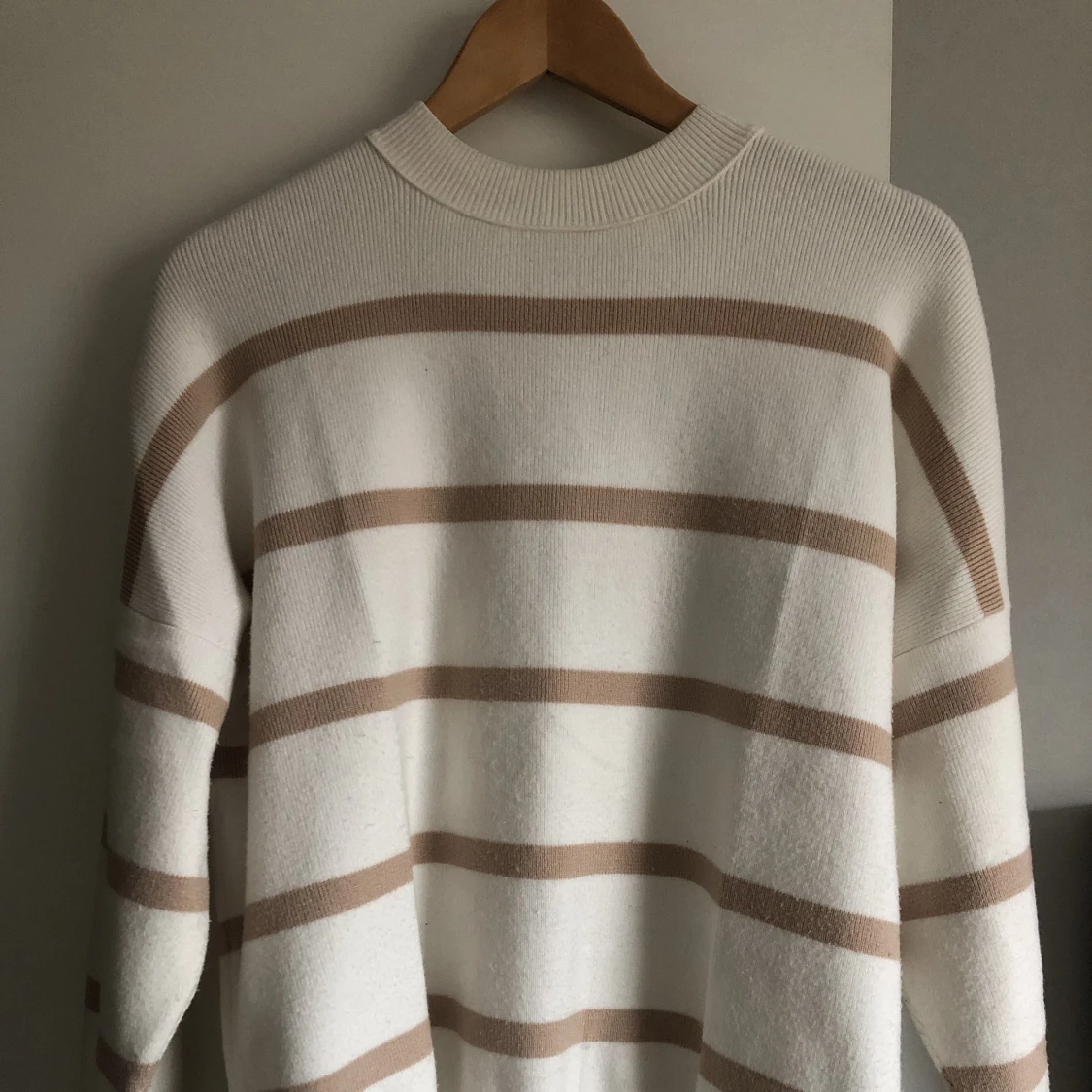 Randig stickad tröja