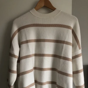 Randig stickad tröja - Mjuk härlig tröja från Ambercrombie & Fitch 