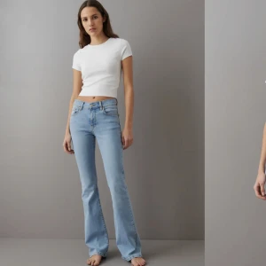 Lågmifjade bootcut jeans  - Lågmidjade bootcut jeans från ginatricot. Lite slitna längst ner då de är lite långa på mig (kom privat för fler bilder) 🤍