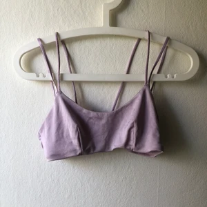 Lavendel bikinitopp - Bikinitopp i storlek 38  Banden är justerbara 