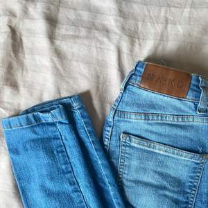 Blå jeans från NAKD, aldrig använd och i storlek 34 ☀️☀️