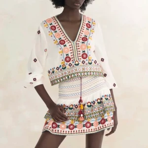 Zara kjol  - Säljer den är sjukt trendiga kjolen ifrån zara då jag inte använt den tillräckligt. Köpt för ca 2 veckor sedan och använd fåtal gånger. Kan mötas och frakt direktpris=400💗