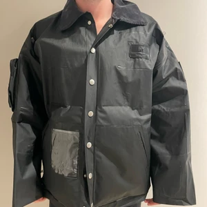 Eytys x Michiko Koshino - One size, passar storlek M-L, regnjacka  Jag står för frakt, skickas från Stockholm  Helt oanvänd