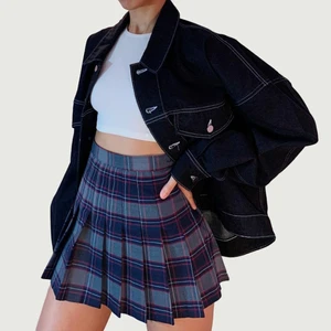 American Apparel Tenniskjol  - Superfin tenniskjol från AA. Helt oanvänd. Storlek M (70cm i midjan)  Skickar mot frakt!