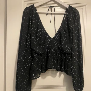 Skjorta - Ny skjorta från H&M. Knyts baktill ✨