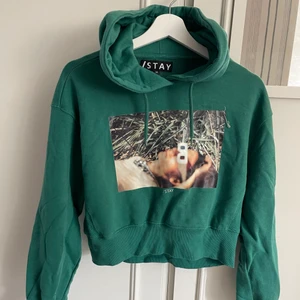 Hoodie från carlings - Supersnygg croppad hoodie från carlings i strl xs!😊 använd 2 gånger. 40kr + frakt  