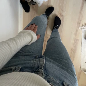 Weekday jeans  - Weekday jeans i superbra skick typ aldrig använda! Storlek w30 L30 men skulle säga att dom är lite små i storleken🥰🥰 Frakt tillkommer❤️