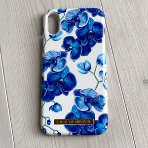 Ideal of Sweden iPhone XR - Jättegulligt och somrigt magnetiskt skal från Ideal of Sweden. Säljer pga ny mobil. Den har några defekter (se bild 3), därav priset, men den går fortfarande att använda💙 Vid köp av alla skal jag säljer kan man få de till ett billigare pris!
