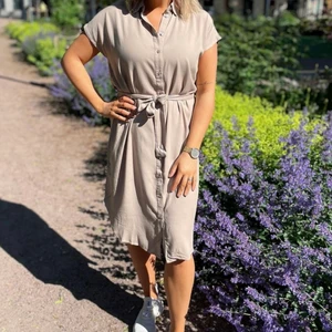 Klänning - Super fin klänning, använt 1 gång