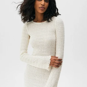 Pull&bear klänning - Säljer denna fina klänning från pull&bear. Oanvänd och med lappen kvar. Köparen står för frakten💗