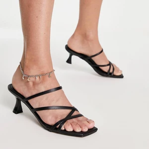 Klackskor  - Superfina och bekväma klackskor. Lätt att styla och har en väldigt bra passform. Klacken är 5 cm. True to size passform. Säljer då det var problem med leveransen och jag köpte dubbelt. Helt oanvända.