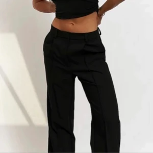 Hanna schönbergs kostymbyxor - Super snygga kostymbyxor från Hanna schönberg. Säljer pgv den är för stor💕 