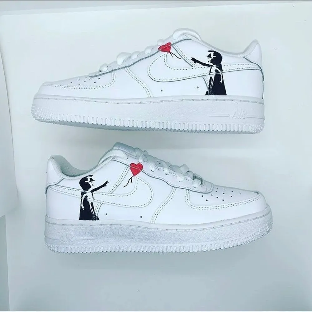 Detta är exempel på vad vi kan erbjuda som design. Custom målade skor ! Skicka in dina finna skor till oss eller beställ helt nya med önskad design. Beställ genom att skicka ett meddelande till oss här eller via var Instagram @asphodel_jh ☺️. Skor.