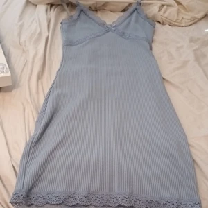 Bodycon klänning - Är inte säker om jag vill sälja dom men brukar inte ha på mig den alls(slutsålt), bra skick och inga skador, kom priv för bilder elr frågor(öppen för byten),