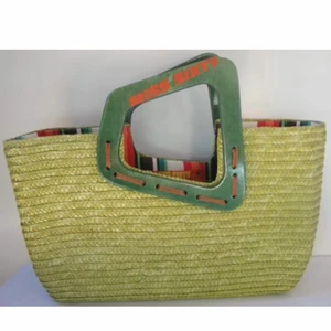 miss sixty väska y2k  - SÄLSYNT! Märke: Miss Sixty. Mått: 34x20x10 cm. Mycket bra skick. Möts upp i Stockholm eller fraktar 🖤