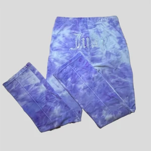 Juicy byxor  - Snygga Juicy byxor for juicy people 💙💙/ köpt för 800kr/size Large men passar mig som är en S och 165cm 