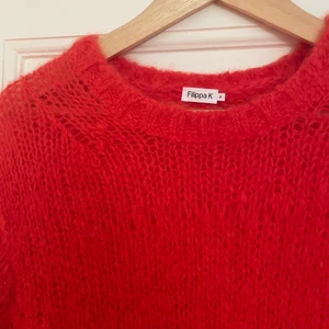Filipina K Mohair-tröja  - Filippa K Mohair-tröja i storlek Small. Sparsamt använd! Postar eller möts upp i Stockholm🌸