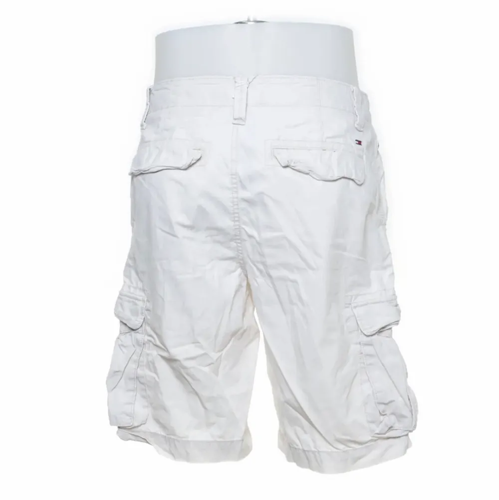 Cargo shorts från Tommy hilfiger. Kan mötas upp eller frakta spårbar för 66kr.  . Shorts.