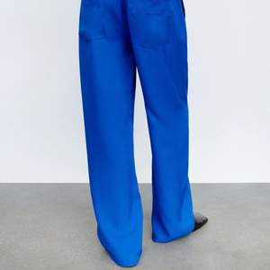 Blå byxor från Zara, Aldrig använda, lappen kvar. Köparen står för frakten 💙