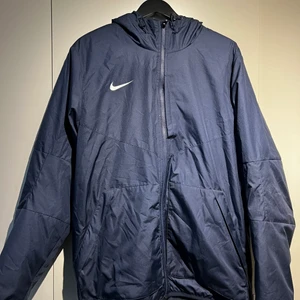 Nike jacka L - Nike jacka för Höst/ våren  Cond 8/10  Köparen står för frakt 