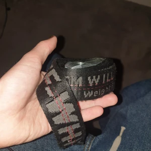 Off White bälte  - Säljer riktigt fett off white bälte eftersom i behov utav pengar (äkta)