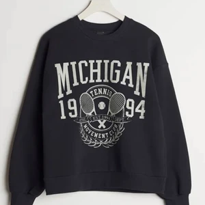 Slutsåld sweatshirt från Gina  - Bra skick. Slutsåld, nypris 259 kr. Pris kan diskuteras 