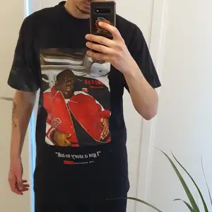 T-shirt med The Notorious B . I . G som motiv. Ingen skada på t-shirten och bilden är inte blekt på nått sätt. 