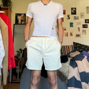 Offwhite colored shorts NN07 - offwhite colored shorts fits like 30, kinda baggy