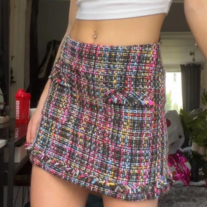 Rutig kjol  - Från Zara, aldrig använt själv men köpt genom Plick. 