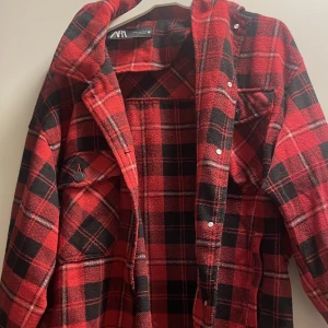 😍😍 - Röd kofta jättefin, som ny