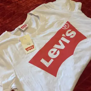 Splitter nytt Levis T-shirt 