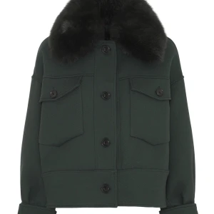 GRÖN MEOTINE JACKA INTRESSEKOLL ENDAST - Intressekoll på min gröna meotine jacka💚 Kan tänka mig att sälja runt 1000kr då jag haft den i ett år, men är knappt använd. 