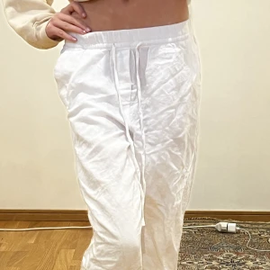 Jättefina linnebyxor - Hej, säljer dessa extremt fina linnebyxor i storlek xs då de tyvärr är alldeles för korta på mig.. Tror de skulle passa någon på 1,60 och neråt🫶 150kr+frakt?