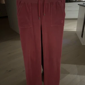 Juicy byxor med fickor - Storlek S, knappt använda 