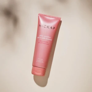 Hickap - ultra sensitive gel to milk cleanser  - Hickap - ultra sensitive gel to milk cleanser 150 ml. Veganskt 🌱.  Nytt pris: 139 kr. Mitt pris: 69 kr  Köparen står för frakt. Kan även upphämtas. (Två första bilderna lånade av Hickap.com).