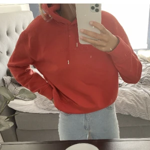 Samsoe samsoe Hoodie❤️ - Jätte fin samsoe samsoe hoodie som är i toppen skick. Mysigt tyg och snygg röd färg. Nypris ca 1000kr ❤️😇