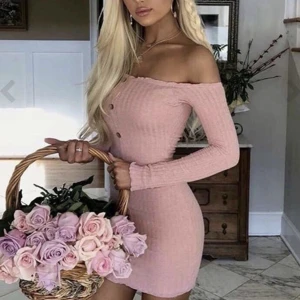 klänning  - jätte skön o fin klänning från dennis maglic 