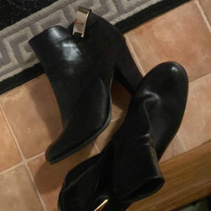 Stövletter  - Stövlar 