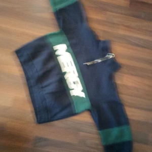 Cropped half zip - Fire tbh i feel like a bad bitch in this.  Says mercy n the colors are nice.  Bit of a very dark blue black I am 178cm tall and 76kg