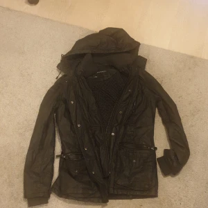 Zara Basic Jacka Medium - Jacka från Zara Basic i storlek Medium